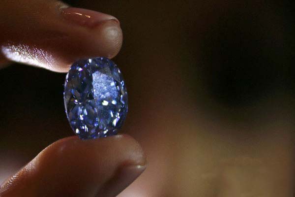 最大椭圆形鲜彩蓝钻将拍卖 10.1克拉估价2亿